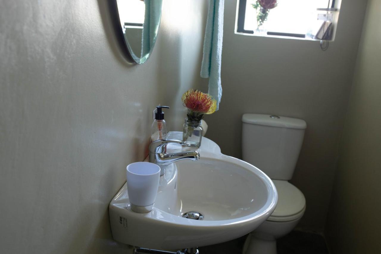 Stay At Friends Economic Rooms Malkopvlei Екстериор снимка